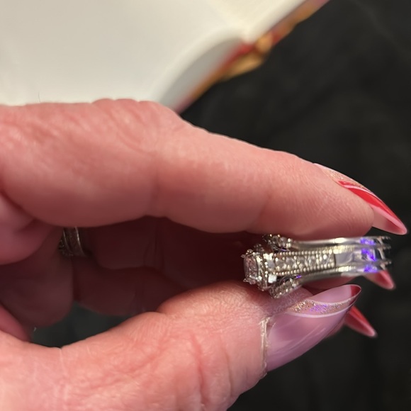 Ring - Picture 2 of 6